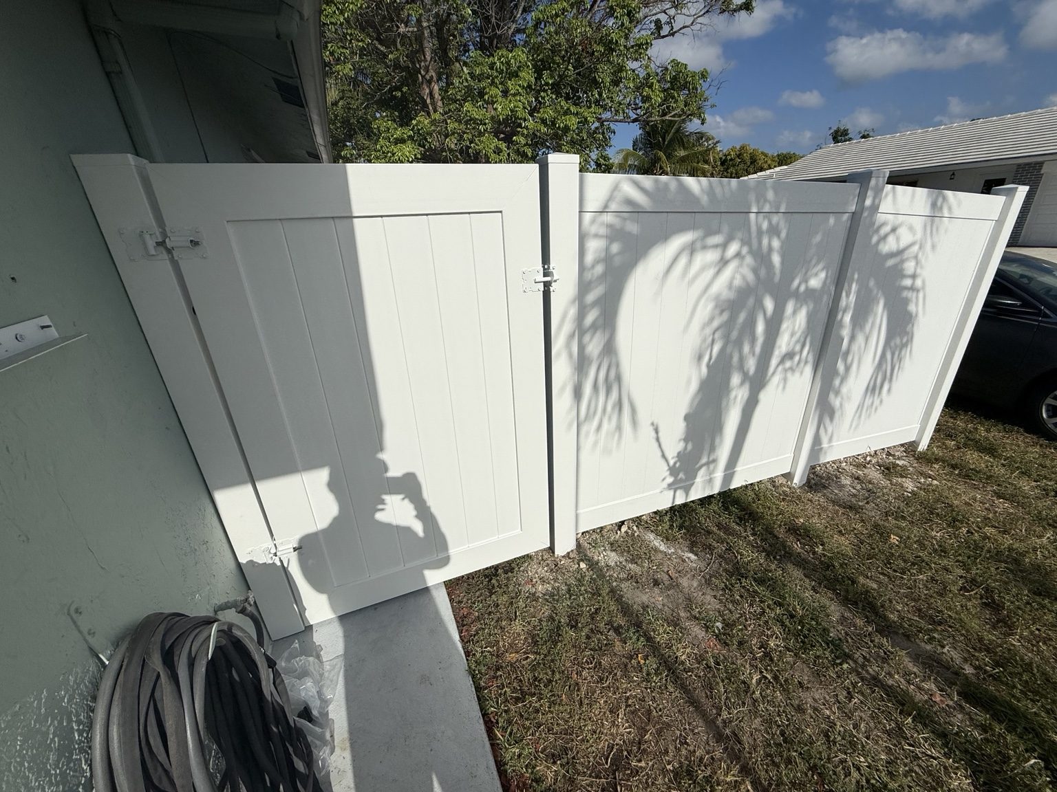 Vinyl fence gate